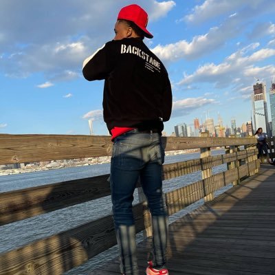 1worldwideakh's profile picture. 