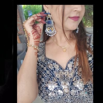 ModernZamkudi's profile picture. Gujju girl🥻Pubg Player 🎮 Trust in Mahakal 🕉️ and Krishna🙏I love food 🤤 Tea ☕ and ફાફડા Lover 🤤😋😋 NO DM 🚫અહિયા કોઈના પર વિશ્વાસ કરવો નહિ..મારા પર પણ નહિ