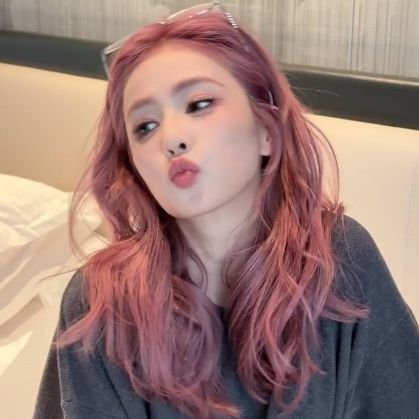 raaereen's profile picture. tell my deer #白鹿 that i love her 𖹭