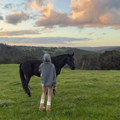 Leevkfal's profile picture. Sometimes, solitude is the strength that pushes me forward. I’m grateful for it as it helps me understand myself better.🌙
Enjoy life