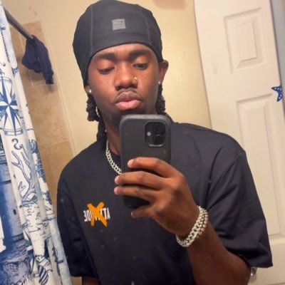 _TooPersonal's profile picture. 👻: EdaeeBMG If it ain’t a bag why what we talking about 🤷🏽‍♂️🖤#ALLRED♥️✋🏾