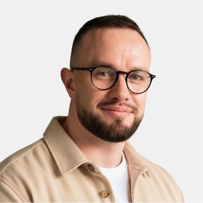 uiuxadrian's profile picture. running @designmeagency - design partner for busy founders | @offchain_design - 0 → 1 design for web3 || grab my ebook → https://t.co/QxgI0tmZH5

→ DM for work 📩