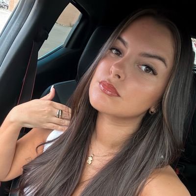 Ximenaclar81764's profile picture. 