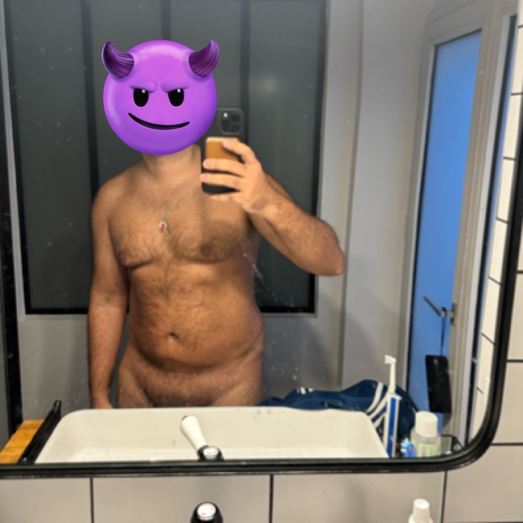 AldayrParisX's profile picture. Compte NSFW 🔞🏳️‍🌈 d’un Rebeu lambda de Paris pas très halal 🐽 … Dom Top - Dadbod - Voyeur/Exhib - Rough and Sensual (…sinon je suis un cuistot d’enfer 🤣)