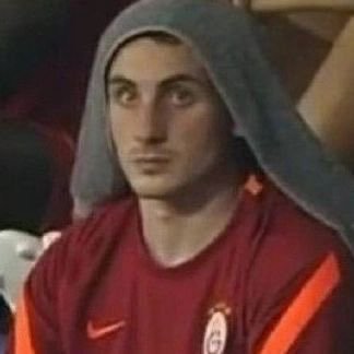 Keremaklkaybu's profile picture. Ben Kerem, sahada tek yaptığım şey top kaybı değil… aklımı da kaybediyorum.