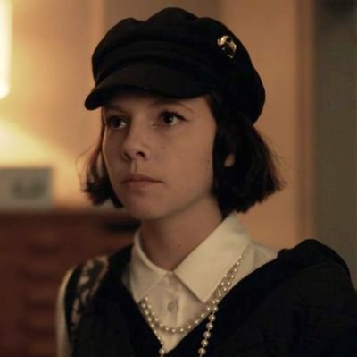 preariana's profile picture. grunge, obcecada por baixistas, entusiasta de caninos, apaixonada por borda de pizza, traficante de link do drive e rata de telegram | ⚢