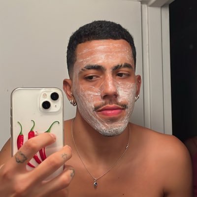 avlajn's profile picture. 𝗌𝗈𝗆𝖾 𝖺𝗋𝖾 𝗍𝗁𝗂𝗇𝗇𝖾𝗋