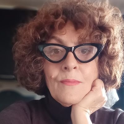 cassiamancini's profile picture. se non cogli l’ironia prova con i pomodori 🍅