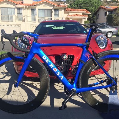 alfaderosa's profile picture. 車と自転車が大好きです。