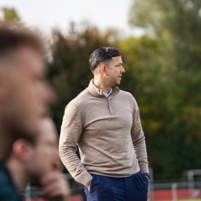 swenrovroy's profile picture. 👤 Trainer/Coach @fcutrecht U17 ‘25-‘26. 📈 @knvb UEFA A (VC4). 📚 BASc applied Psychology. ✍️ @TrainersMagazine. ⚽️ Former club: @necnijmegen.
