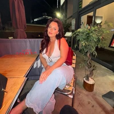 SophieAllenxo's profile picture. Helping you make real, legit money online 💻💸 | 28 🇬🇧 | Married life