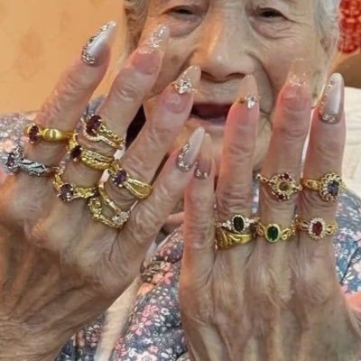 bibi_xxxl's profile picture. 