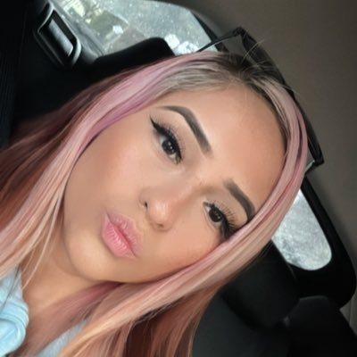 loveely_m31's profile picture. mia is my world 💕 ☕️ friendly, outgoing, & into makeup 🥀 I like to party, party hardy 🤣 BICHOTA SEASON