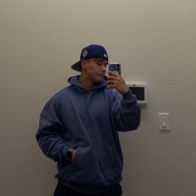 akudama915's profile picture. 