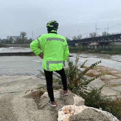 alviumby's profile picture. -Non discutere mai con un idiota:ti trascina al suo livello e ti batte con l'esperienza. (Mark Twain)