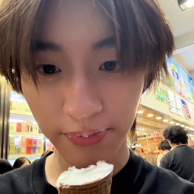 rocnin14's profile picture. 🦊🍓