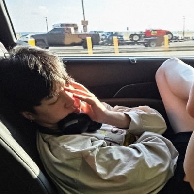 karlapormatiz93's profile picture. 💜OT7 (Fan Account) 🌊