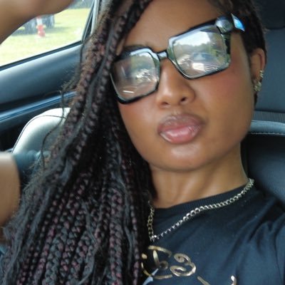 nianekohlgreen's profile picture. in a world where you can be anything, be your f*cking self!