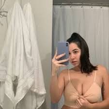 Monicajoy325's profile picture.