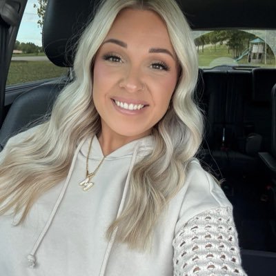 halvorson_m's profile picture. Mom  raising 3 incredible kids Lover of life’s little moments | Looking to connect drop a DM or follow me! #MomLife "tweeting from INDIANA 🎈🫶