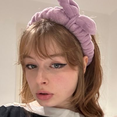 CornHairX's profile picture. that’s life! right there! happening on and off your little device 𒄄𒈬𒌦 American in London. #intactivist #hEDS 🌻or ❄️ depending on your bent