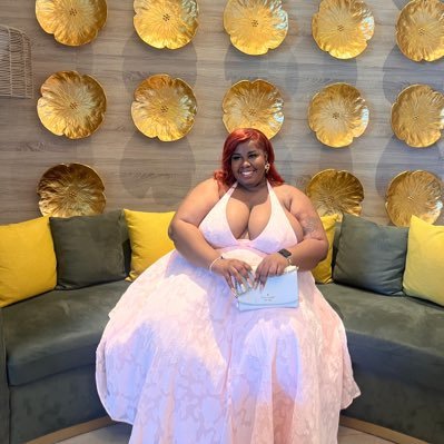 Judzii_Beb's profile picture. “He is very dreamy, but he’s not the sun. You are” Grey’s Anatomy Stan account. Luna’s mommy 🖤