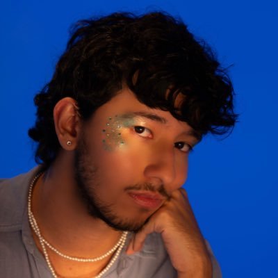 Sanchebsss's profile picture. august slipped away like a bottle of wine