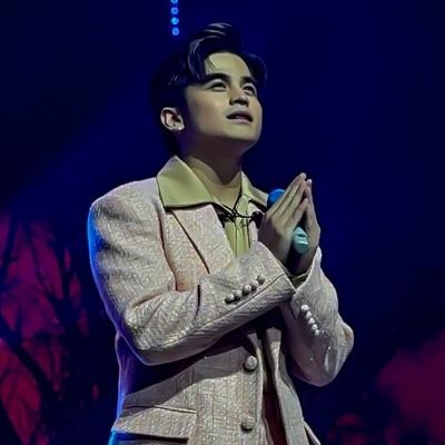 awanalangwill's profile picture. 