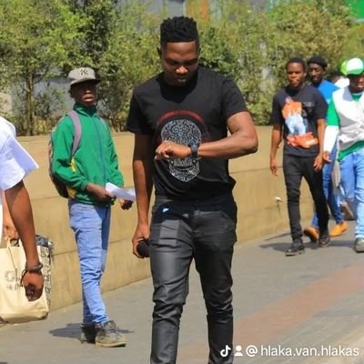 hlaka73140's profile picture.