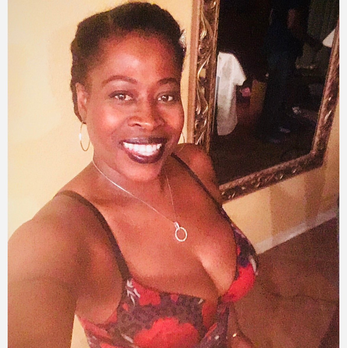 EstherBatc71ok's profile picture. 