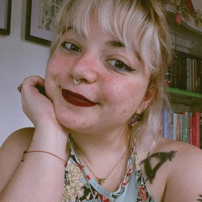 hereisLor's profile picture. Lic. en Periodismo. Media reporter | Catadora de romcoms y sportsromance | Podcast en @caminoheroe y cositas en @PopConCine | ella/she/her