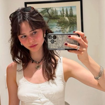bellyversee's profile picture. y