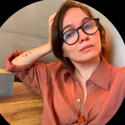 v__i's profile picture. Llengua i sobirania | La izquierda libera, la derecha aprieta | Todo a título personal | 💜🇵🇸