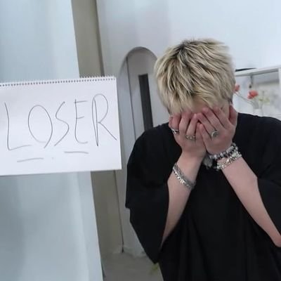 zoltezaslony_'s profile picture. ALL I WANNA DO IS LEEEEAAAAAVEEEEE