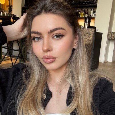 Elliexqkk's profile picture. Always an adventurer 🌊 ⛷️ 🏌️‍♀️ From yoga mats to mountain trails, I seek beauty in every form. Fishing is my latest hobby 🎣 Also | A nature lover | A health