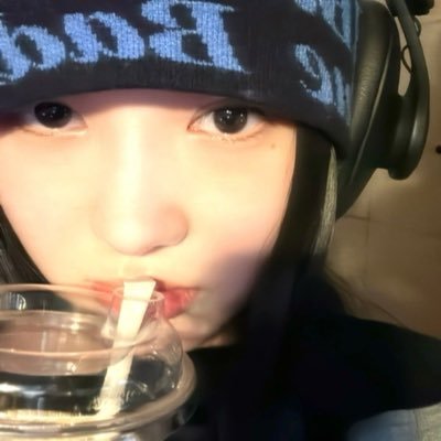 misoiz's profile picture. went to taerae town and everyone knew you