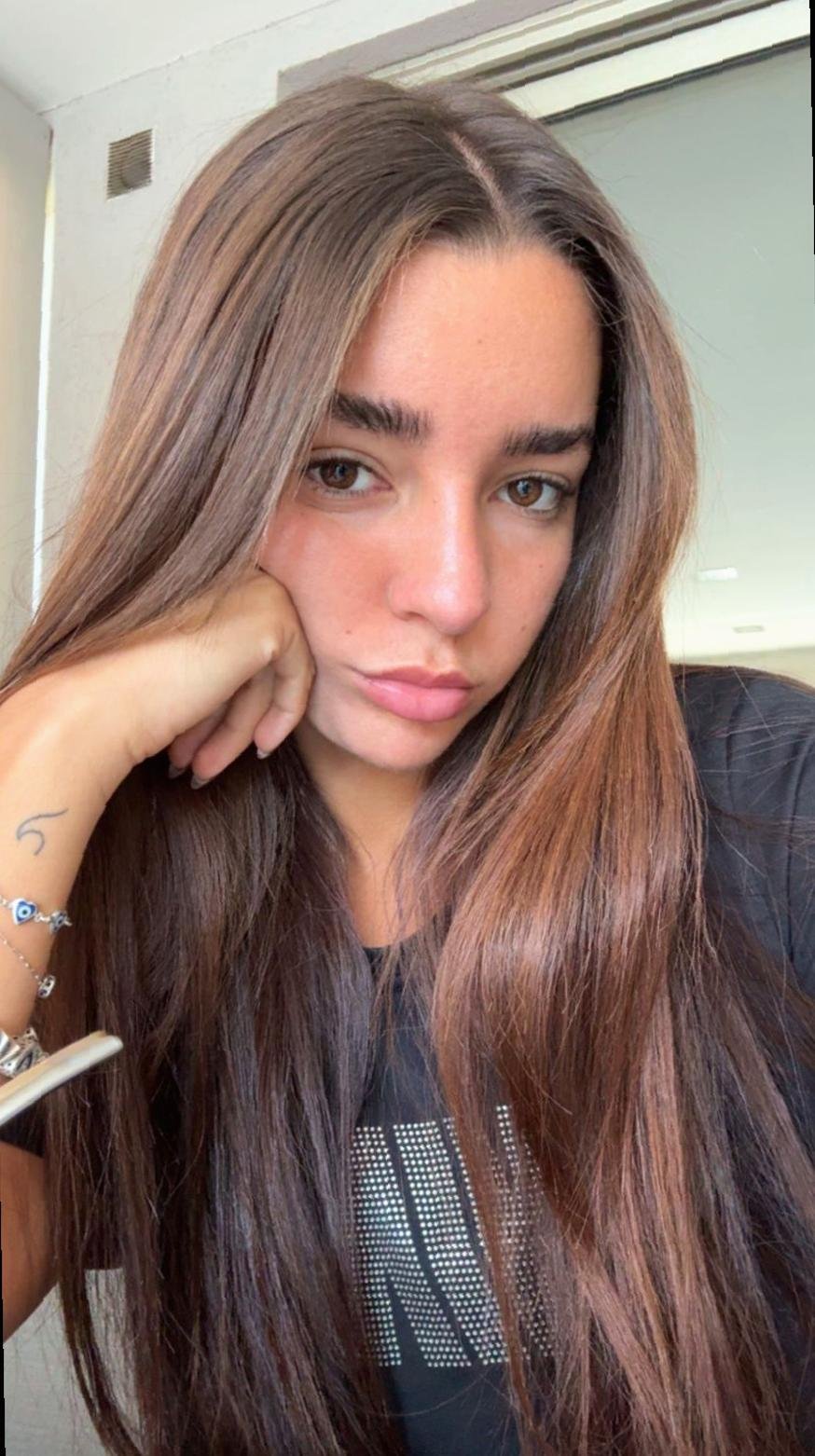 reshkulk's profile picture. 18, moonlighting as a sandwich prophet 🥪🌙 teaching chairs to levitate (✿◠‿◠)