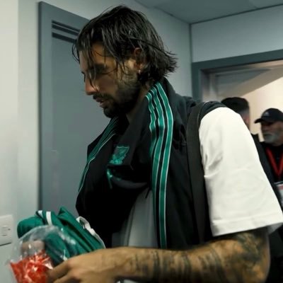 phenomenaludo's profile picture. the game leaves everyone behind.