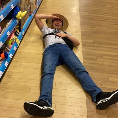 ElektroLeo_1's profile picture. Hi Ich bin Leon, 18 jahre alt und ich poste hier alles worauf ich lust habe. Außerdem will ich irgendwann ein Regisseur für Filme, Serien und Videospiele werden