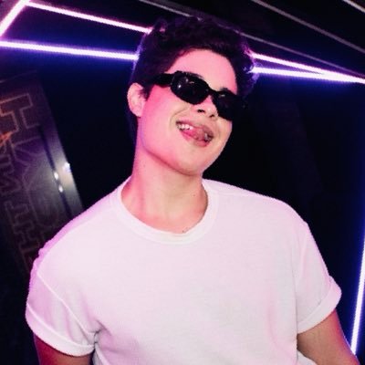 euicaromaia's profile picture. quando eu morrer quero na minha lápide um QRcode que leve direto pro meu instagram