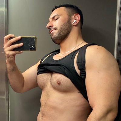 D4vid3387's profile picture. 📍Bordeaux • 38 ans 💪🏻 CrossFit Trainer 🏳️🌈 Actif Domi discret / Recherche bonne bouche 👅Mon ancien compte a sauté