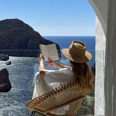 EllaGlowKK's profile picture. Just a soul on a quest to learn, grow, and laugh along the way. Not perfect, but always evolving. ✨📚 #BeYourself #GrowthMindset