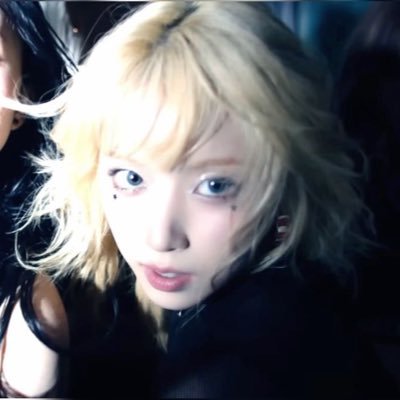 soheecide's profile picture. i read that the stars shine to guide the people who are lost - #수빈 𓆡 ⭒