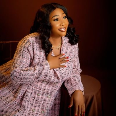 Chinchomy's profile picture. Passionate about my work.