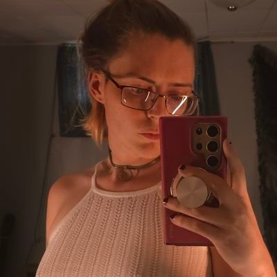 Its_ya_boi_kris's profile picture. btw MDNI 
\/ gaming \/ your #1 sub brat \/ guitar \/
ima post what I want dont like it dont follow \/ somewhere between nsfw & sfw \/
peep the link-🔞-