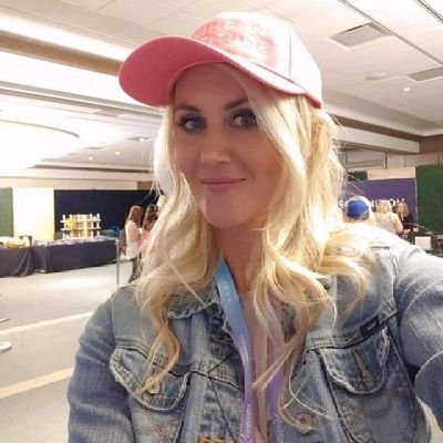 evanskate_1212's profile picture. I'm Evan, and am here to help people and less privilege ❤️