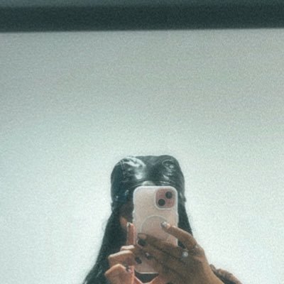 ofcshesasagg's profile picture. 