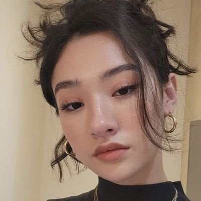 yunoeiffel's profile picture. desfalar, desfazer, desobedecer, quero ser hipócrita.