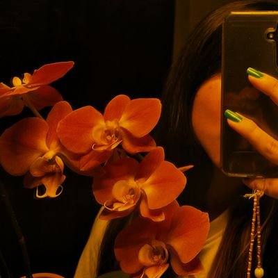 horrorandflower's profile picture. | Life's no fun without a good scare | Friday the 𝟙𝟛th 's baby | ❀ |
la maîtresse qui a beaucoup trop de plantes |