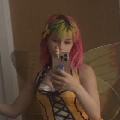 koshercoasters's profile picture. 20 • girlblogging • all opinions my own • 🎢: 120